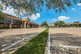 9304 Forest Ln