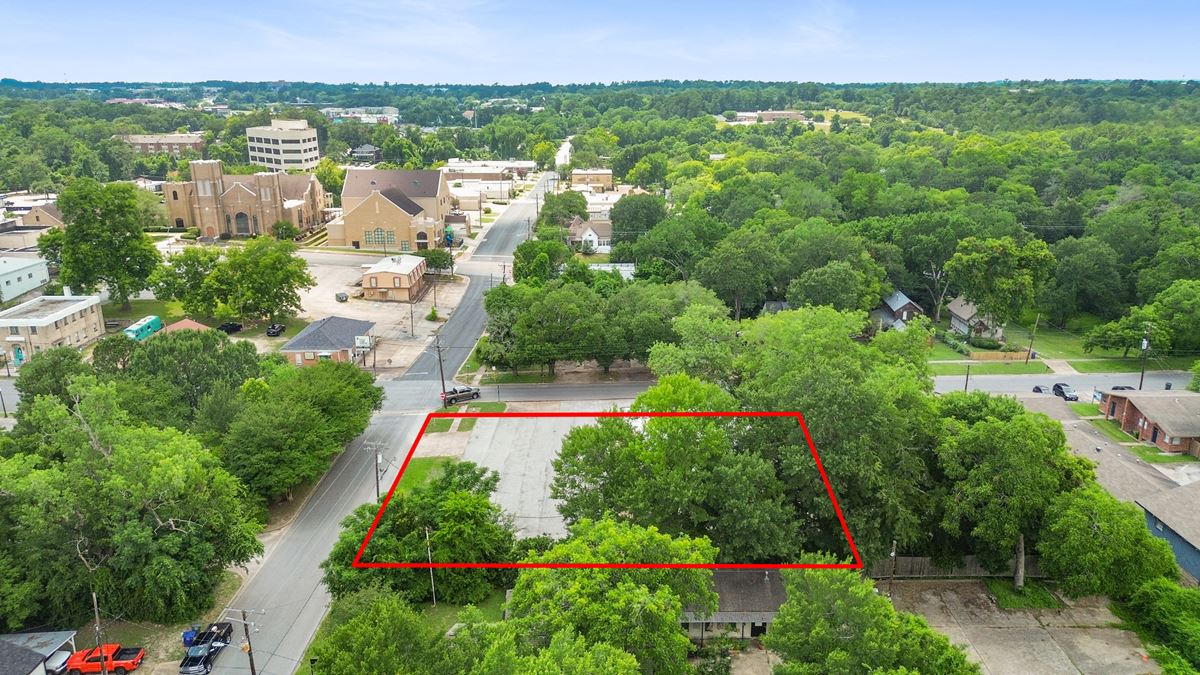 Prime/Versatile Commercial Building Just Off the Downtown Square – Ideal for Retail or Light Industrial Use