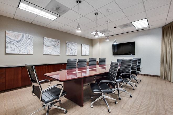 Lucid Private Offices - Galleria Addison
