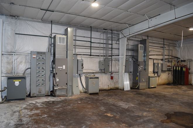 15,285 SF Industrial for sale - owner/user or investor opportunity