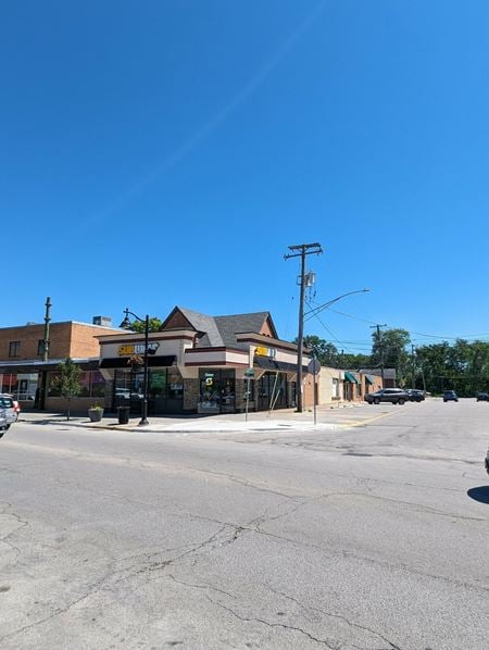 Photo of commercial space at 3513-3517 Ridge Road and 18241-18259 West Street in Lansing