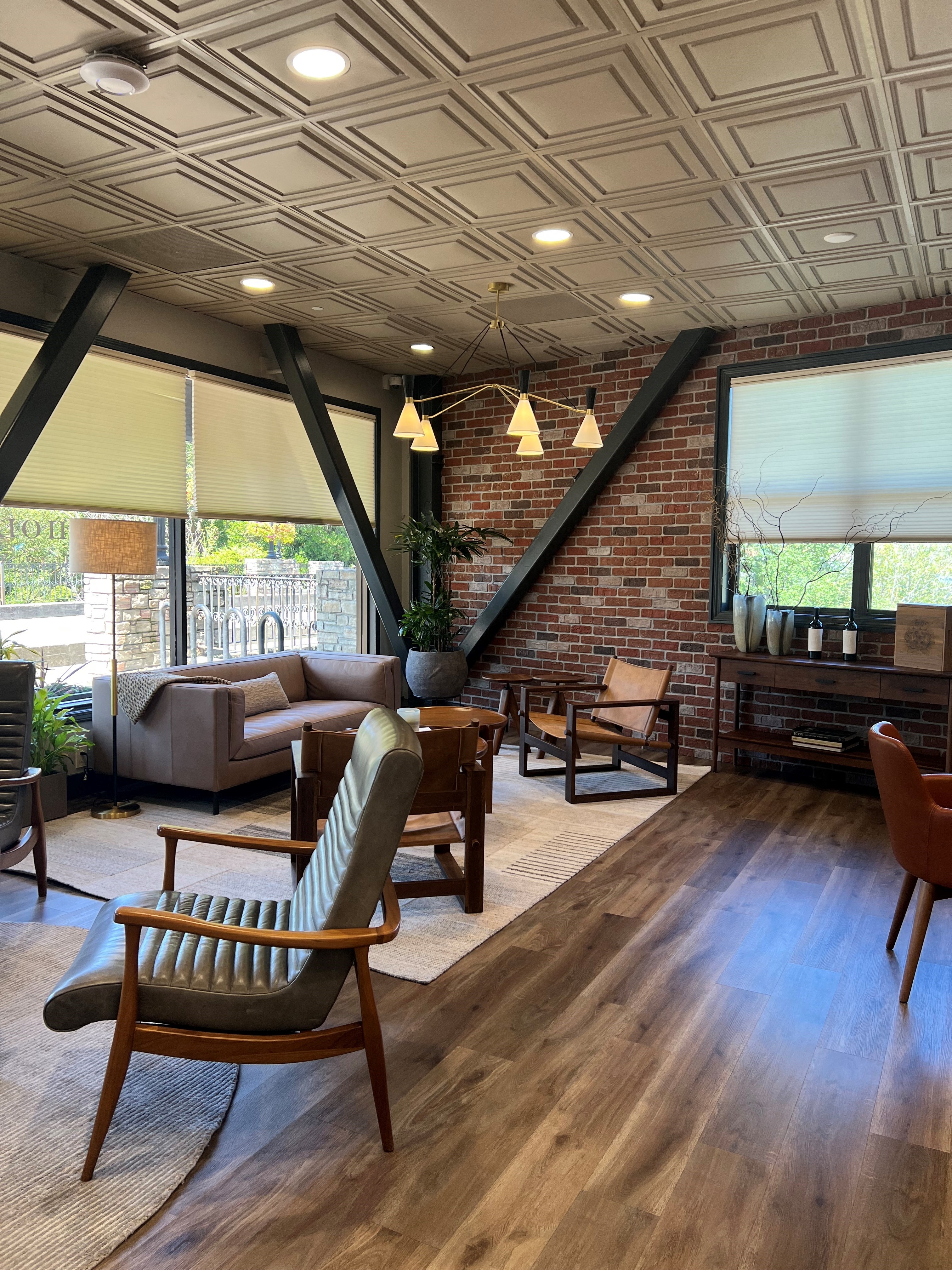 1040 Main St