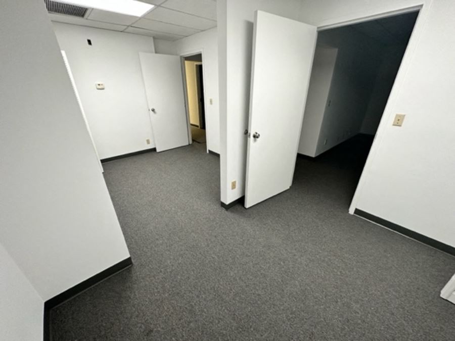 1514 SF Suite 125 Professional and Medical Office Space