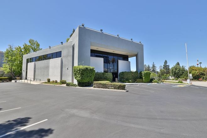 3000 Lakeside Drive