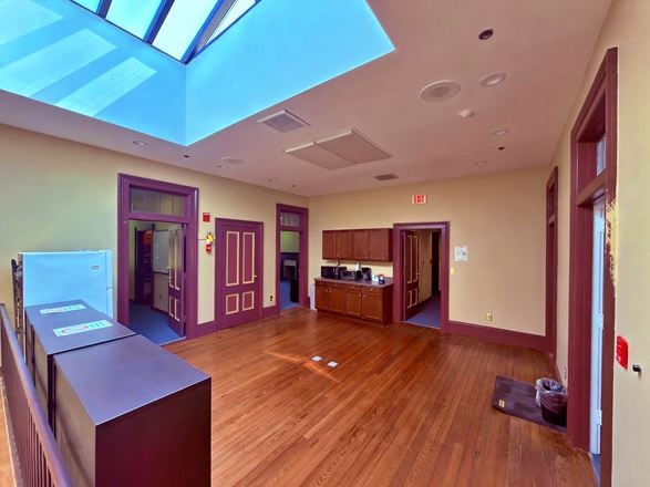 961 Broad St. Executive Office Space
