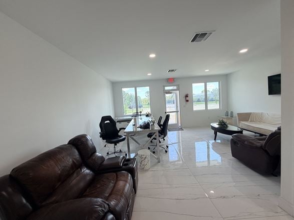 2134 & 2174 NW Commerce Lakes Dr