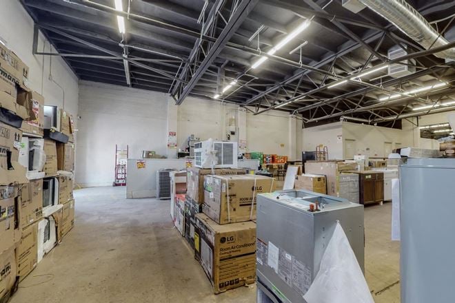 5913 - 5915 Central Ave NE
