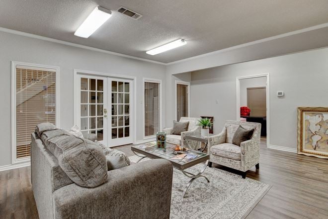 1721-1725 E Southlake Blvd