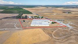 ±104,905 SF of Distribution Warehouse on ±6.10 Acres