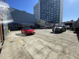 37-22 10th St