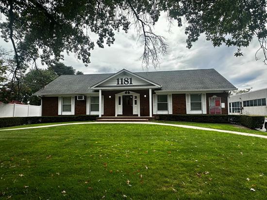 1181 Old Country Rd