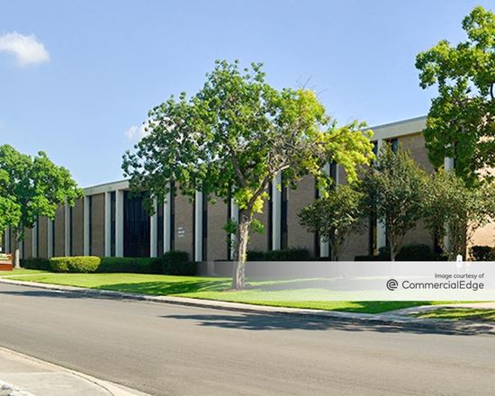 CENTERVIEW CROSSING - BURNET BUILDING