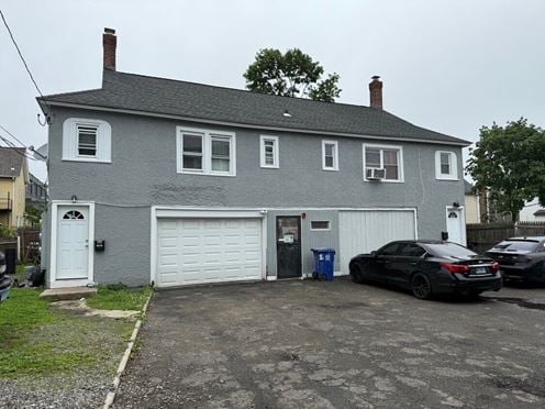 61 Van Zant St