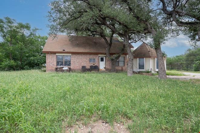 1107 Leander Dr