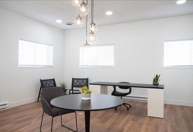 AW Management LLC - 1400 Laredo