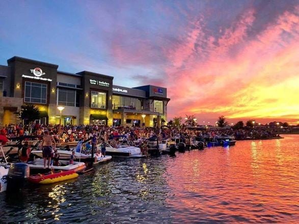 Boardwalk Towne Lake