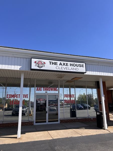 Retail space for Rent at 7389 State Road in Parma