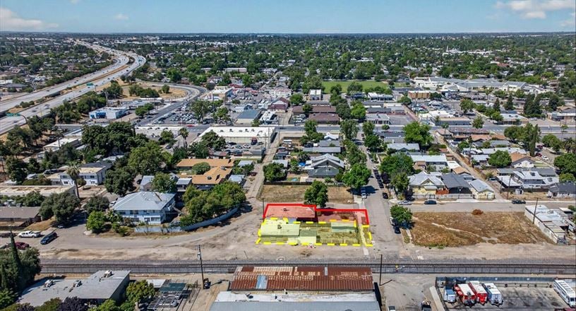 Prime Location Office/Warehouse in Downtown Fresno