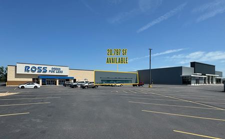Photo of commercial space at 32074 Gratiot Avenue in Roseville