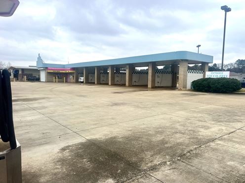 879 West Bert Kouns - Car Wash