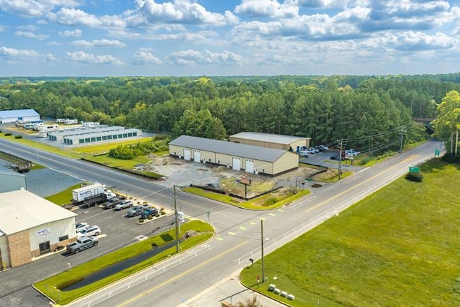 New Construction Small Bay Warehouse for Lease