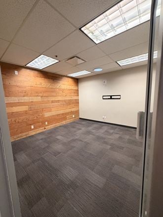 852 Fort Street (300)