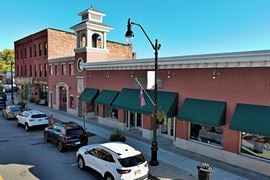 10 W Main St