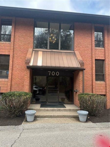 Office space for Sale at 708 Mcknight Park Dr in Pittsburgh