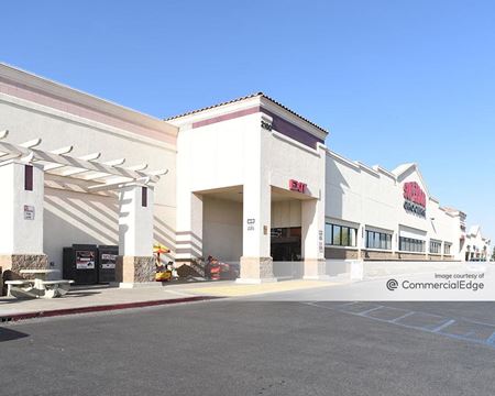 Retail space for Rent at 2100 White Lane in Bakersfield