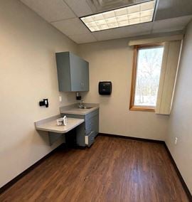 Turnkey Medical Office Condo for Lease