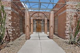 Free-Standing 2,908 SF Office with Montaño Frontage & 16 Spaces