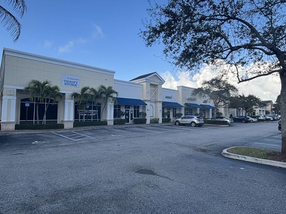 Promenade Shops at Pine Gardens