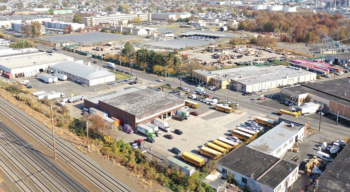 IOS Site with ±17,000 SF Cross-Dock for Lease