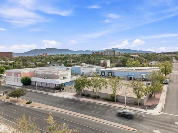 500 & 515 Broadway Blvd SE