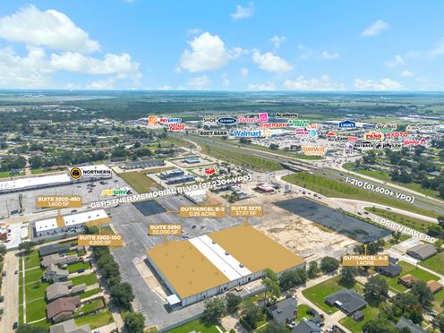Oak Park Shopping Center: Highly-Visible Retail Suites for Lease