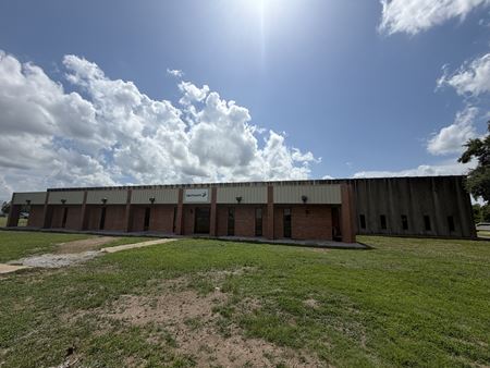 Industrial space for Sale at 1110 Sycamore Ave in Greenwood