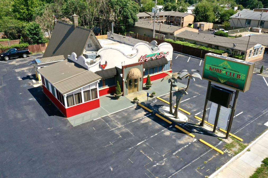 2,740 SF Restaurant Building For Sale on South Glenstone