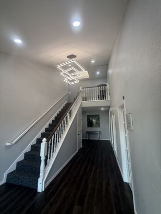 1721-1725 E Southlake Blvd
