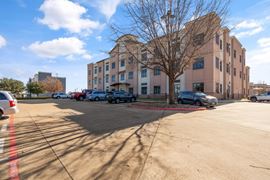 809 W Harwood Rd