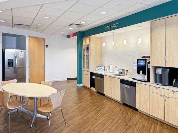 IL, Oak Brook - Oak Brook Pointe