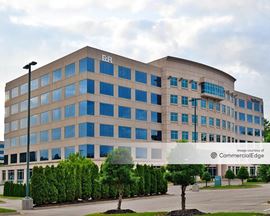 Ridgeway Center - 999 Shady Grove