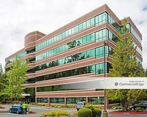 Two Centerpointe