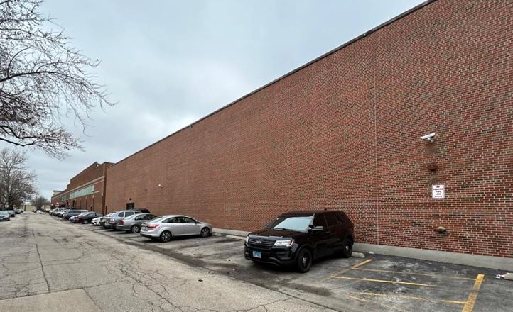 3033 N Knox Ave.