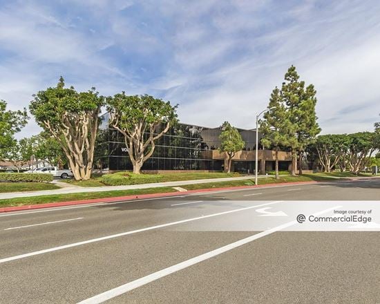 Metro Pointe Business Center - 940 & 950 South Coast Drive