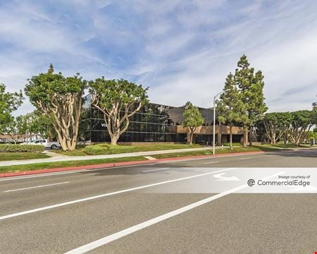 Metro Pointe Business Center - 940 & 950 South Coast Drive - Costa Mesa