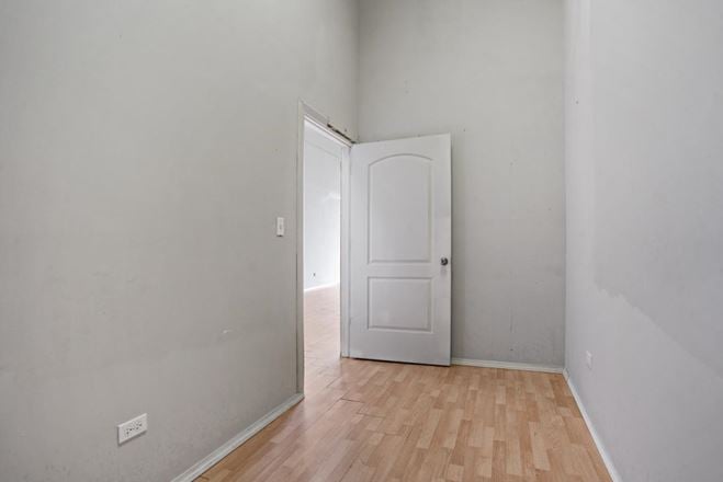 445 W Lake St