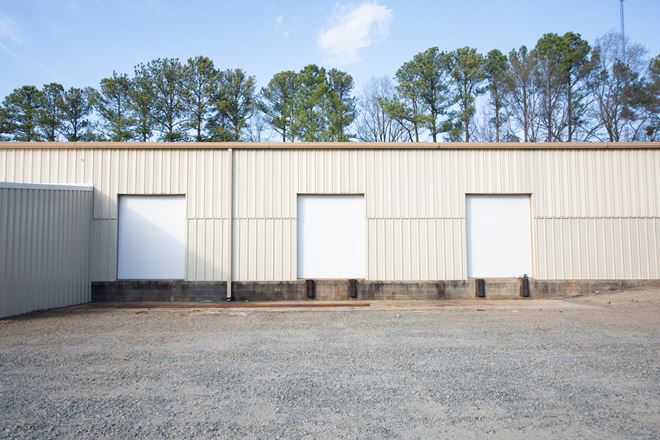 1832 University Commercial Pl