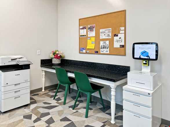 Regus - Ontario - W 6th Street