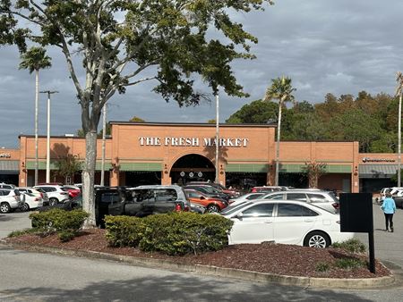 Retail space for Rent at 25813 Us Highway 19 N in Clearwater