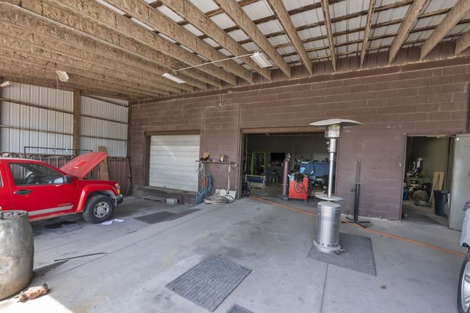 1004 N Main St
